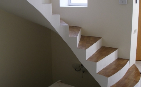 Возведение лестницы в доме